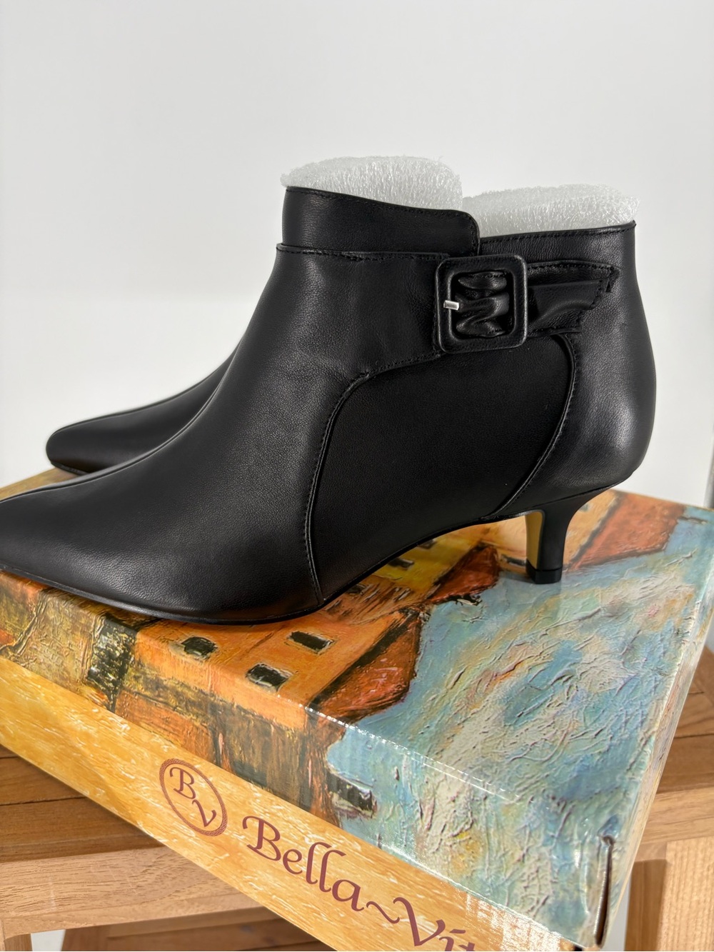 New women’s Bella Vita Black Leather Pointed Toe Ankle Boots size 7 W - Picture 4 of 8